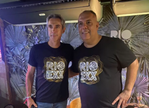 Técnico do Flamengo vai à Sapucaí acompanhar desfile em homenagem ao Rubro-Negro