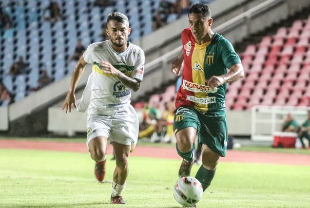 Série B: Lateral quebra costela e vira desfalque no Sampaio Corrêa