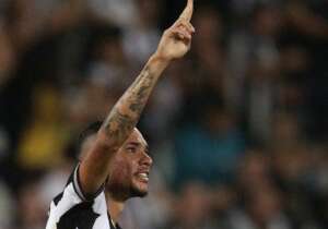 Botafogo anuncia rescisão de atacante