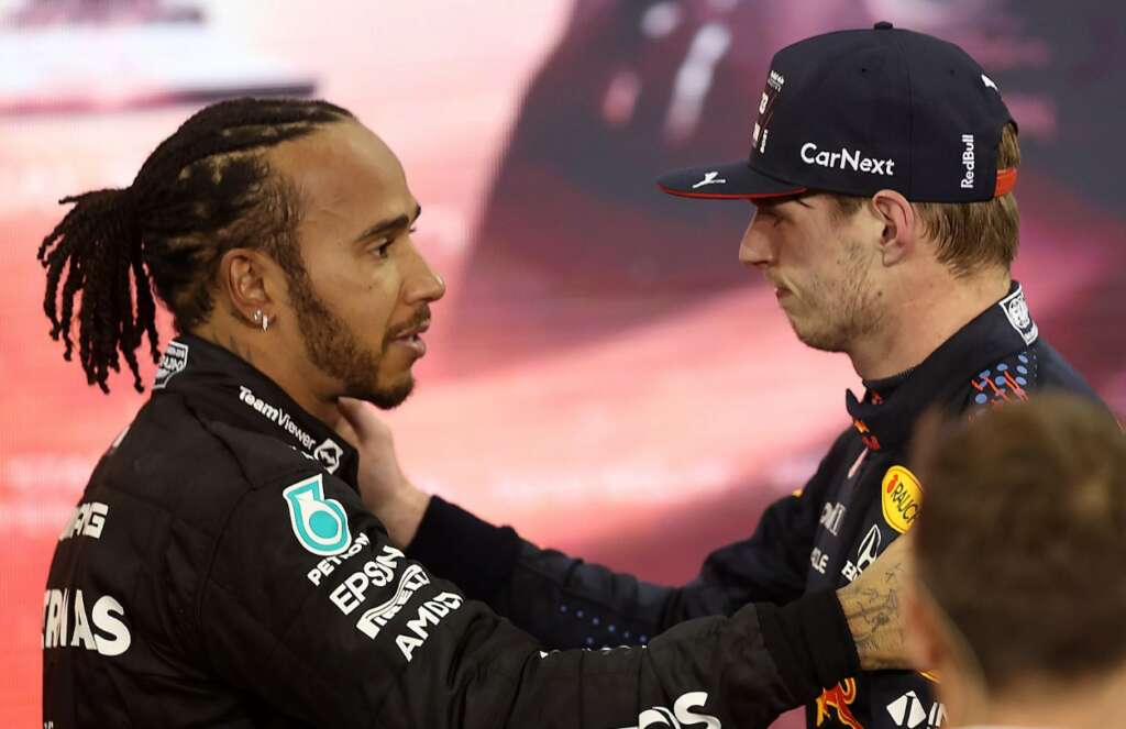 Verstappen cutuca Hamilton por compra do Chelsea: ‘Achei que torcia pro Arsenal’