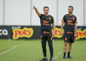 Esquema que Vitor Pereira quer usar para reerguer Corinthians sacrifica veteranos