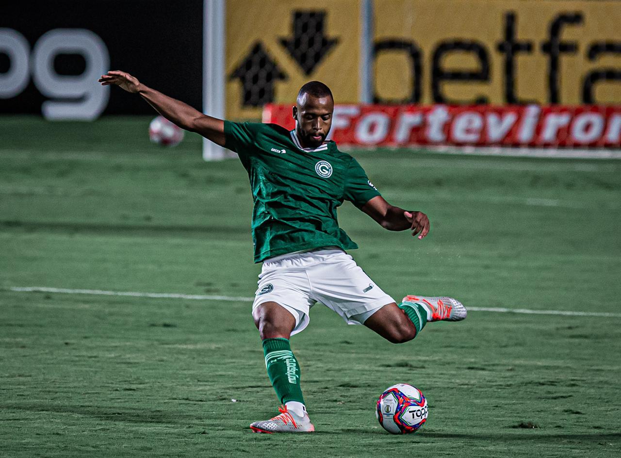 Melhor da partida contra o Palmeiras, Reynaldo exalta trabalho defensivo: ‘Trabalhamos por partidas assim’