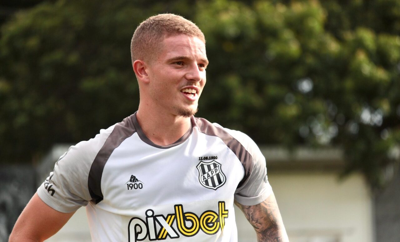 Destaque da Ponte Preta, Léo Naldi pensa no futuro