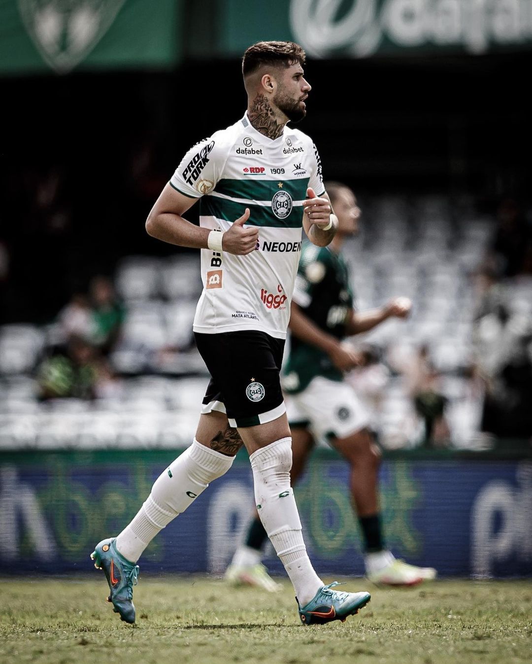 Fabrício Daniel estreia pelo Coritiba em manhã iluminada no Couto Pereira