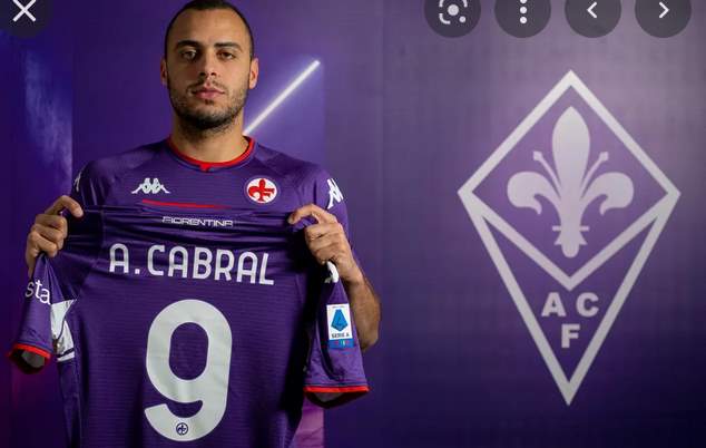 ITALIANO: Arthur Cabral faz golaço para Fiorentina no Napoli