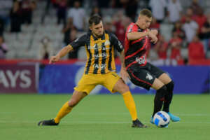 Athletico 1 x 0 The Strongest - Vitória com dedo de Carille