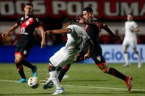 Presidente do Atlético-GO diz que busca reforços