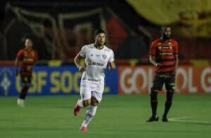 Hulk reforça boa fase e ganha coro por ida à seleção