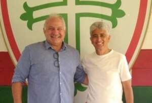 Tetracampeão mundial comemora título da Portuguesa