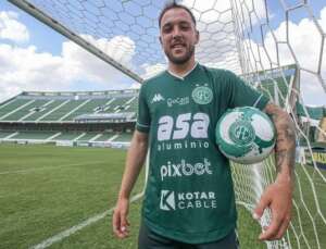 Guarani oficializa lateral e atacante do Cruzeiro