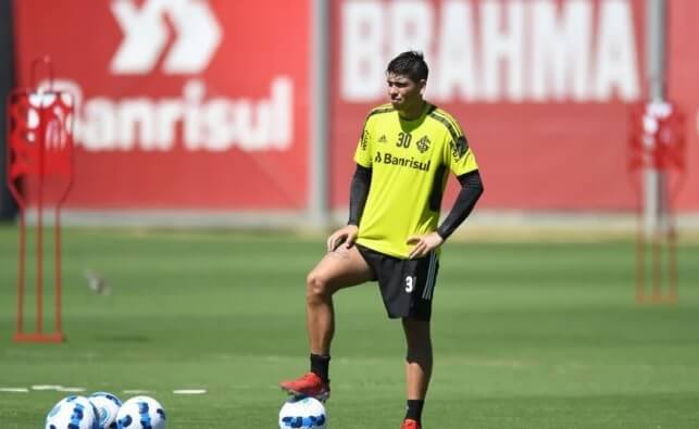 carlos palacios atacante internacional 01