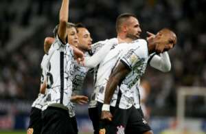 BRASILEIRÃO: Corinthians vence, Palmeiras tropeça e América-MG faz quatro