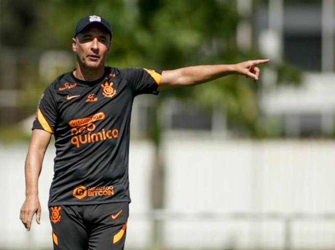 vitor pereira em treino do Corinthians