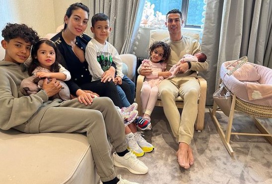 Cristiano Ronaldo e sua filha recém nascida