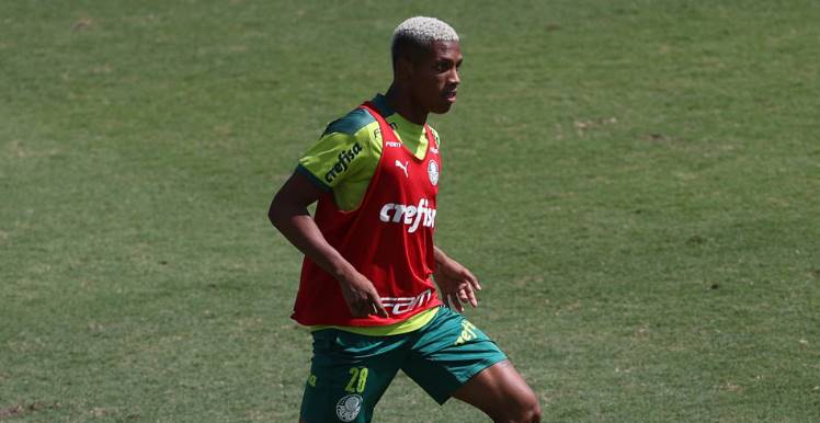 danilo em treino do palmeiras