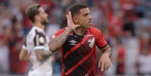 Athletico-PR 1 x 0 Flamengo - Furacão vence a primeira e sai da lanterna