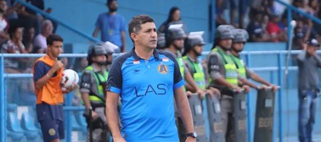 eduardo souza durante jogo do aparecidense