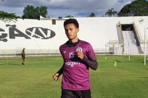 Botafogo-PB acerta com dois jogadores para o setor defensivo