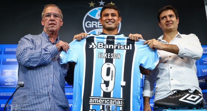 Elkeson promete briga 'sem vaidade' com Diego Souza no Grêmio 2 Elkeson apresentado no Grêmio
