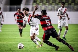 Atlético-CE 0 x 1 Ferroviário-CE - Tubarão reage e vence a primeira na C