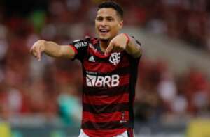 Atlético de Madrid prepara proposta de R$ 41,5 milhões por volante do Flamengo