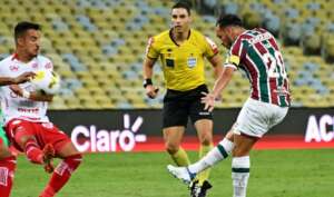 Vila Nova critica arbitragem em derrota para o Flu: 