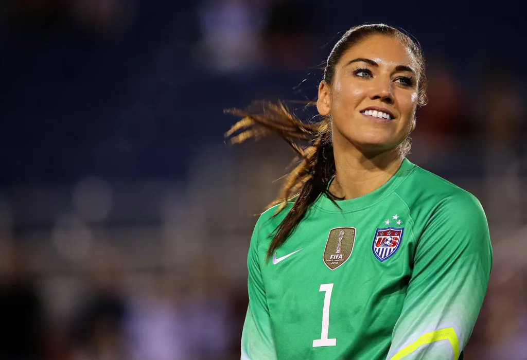 Ex-goleira Hope Solo se interna para fazer tratamento contra alcoolismo