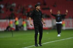 Internacional bate martelo e define saída de técnico uruguaio