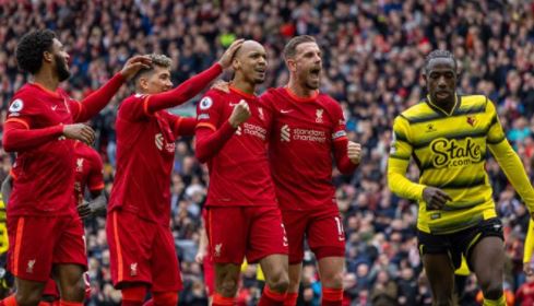 INGLÊS: Liverpool pressiona City ao bater Watford em jogo com apoio da torcida a Salah