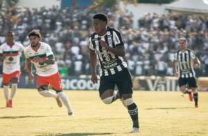 Figueirense anuncia saída de atacantes