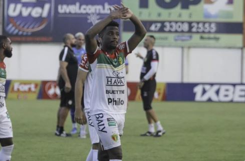 Brusque faz jogo duro e não libera volante para a Ponte Preta 2 matheus ponte