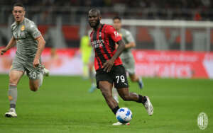 ITALIANO: Com público recorde, Milan volta a vencer e retoma liderança