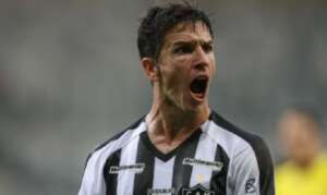 Meia joga fase ruim do Atlético-MG à falta de regularidade. Veja vídeo!