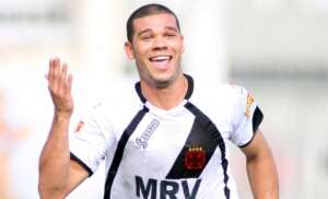 Volante revelado no Timão e com história no Vasco e Cruzeiro se aposenta