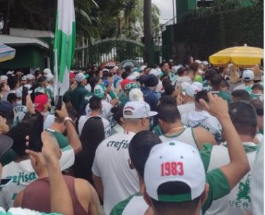 Torcida do Palmeiras vai apoiar time na porta do CT e criticar a presidente 2 palmeiras