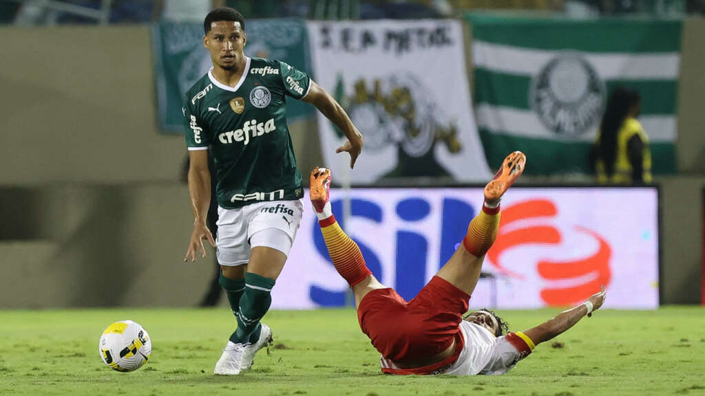 Scarpa celebra golaço da vitória do Palmeiras em Barueri