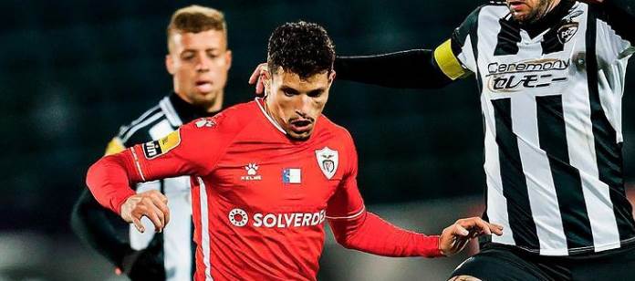 Palmeiras sem 'camisa 9' e Corinthians atendendo Vitor Pereira 3 Rafael Ramos, ex-Santa Clara, é oficializado pelo Corinthians