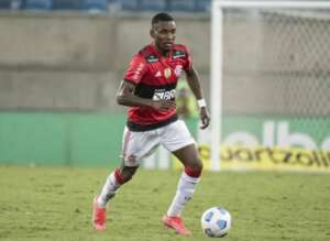 Atlético-GO confirma ex-Bahia e sonha com lateral do Flamengo