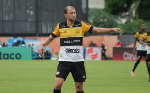 Série B: Com lesão, meia desfalca Criciúma por até um mês