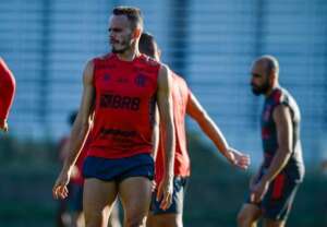 Internacional oficializa lateral do Flamengo