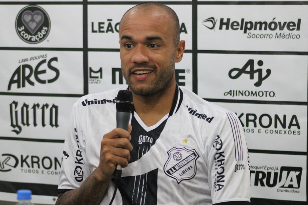 Roger, ex-Ponte e São Paulo, pode assumir time paulista