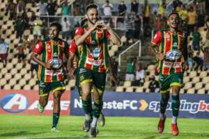 Copa do Nordeste: Sampaio Corrêa vira pra cima do Altos e estreia com vitória