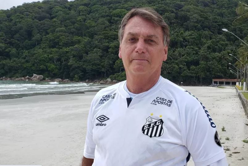 'De férias', Bolsonaro deve acompanhar duelo entre Santos x Coritiba 2 santos bolsonaro