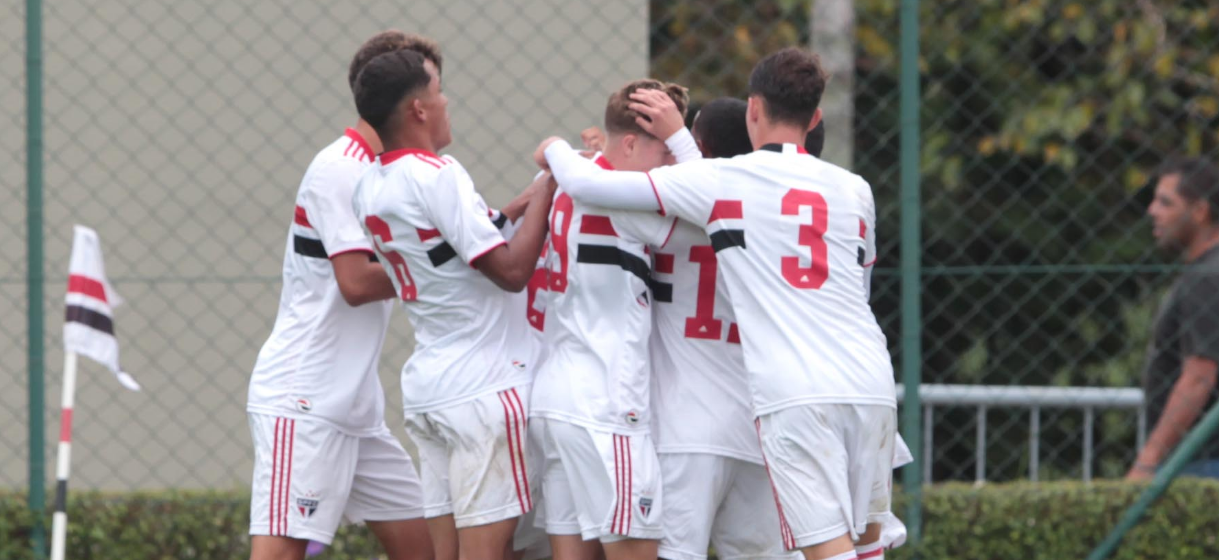 Sub-15 e Sub-17 do São Paulo vencem, e seguem 100% no Paulista