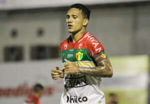 Criciúma oficializa ex-atacante do Brusque