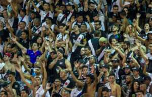 Vasco rebate Ponte Preta e nega acusação de racismo em jogo da Série B