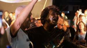 Vasco homenageia Roberto Dinamite com estátua em São Januário