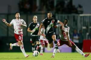 Treinador do Vasco evita polêmica com Nenê