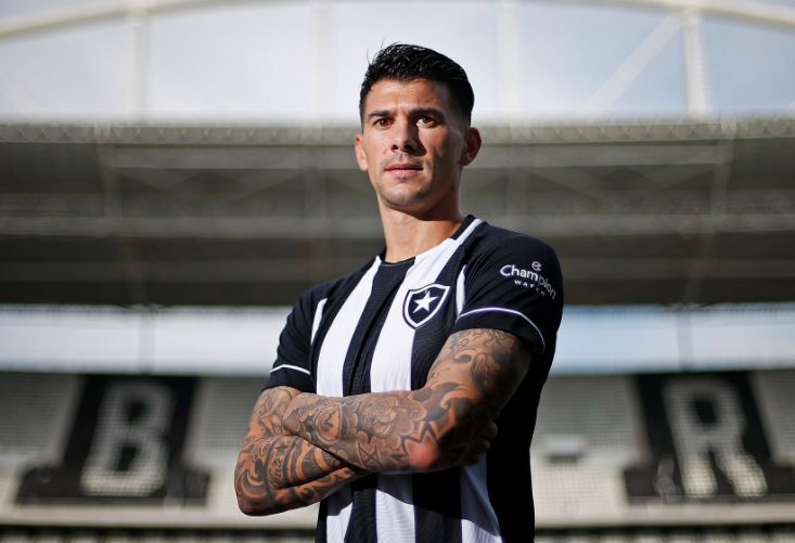 Botafogo anuncia trio, com ex-Inter, e tira meia do Atlético-MG 2 victor cuesta