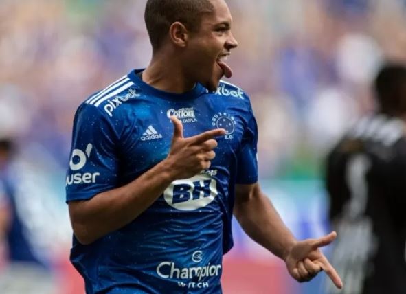 Cruzeiro promete acionar a Justiça no caso Vitor Roque; empresário chama clube de 'caloteiro' 2 vitor roque